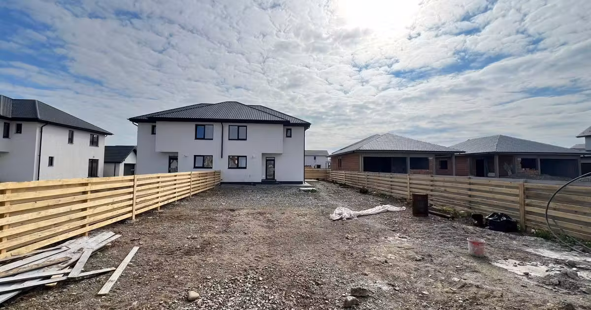 Duplex de vânzare cu 4 camere în Tărlungeni