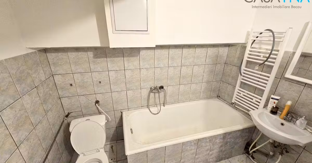 Apartament de vânzare cu 3 camere în zona Central, Bacău