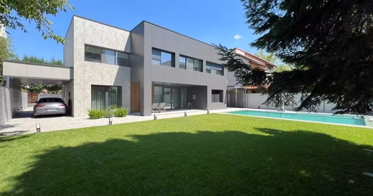 Casă individuală de vânzare cu 5 camere, mobilată în zona Iancu Nicolae, Sector 1