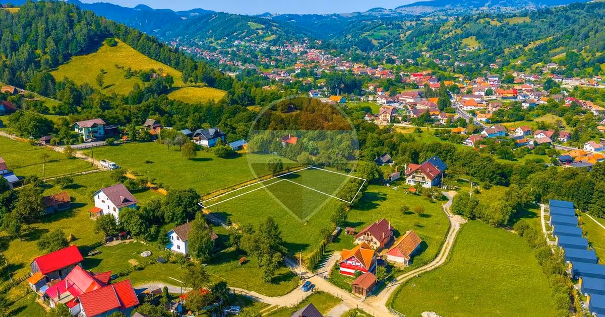 Teren Construcții intravilan de vânzare de 1500 mp, în Moieciu