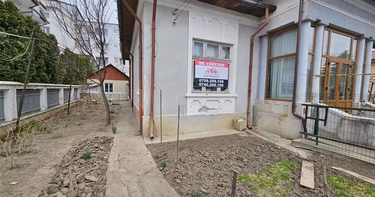 Duplex de vânzare cu 3 camere în zona Central, Bacău