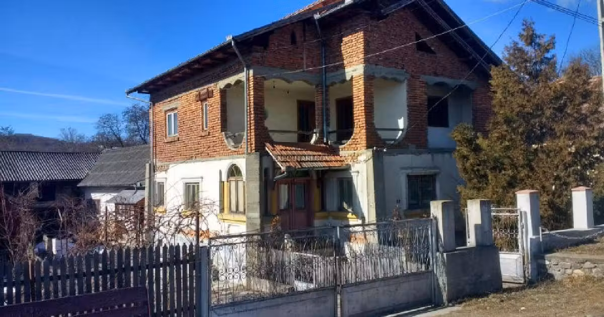 Casă individuală de vânzare cu 3 camere în Corbi