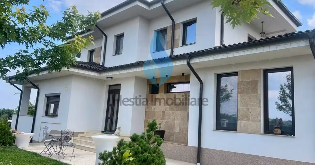 Casă de vânzare cu 4 camere în zona Bucium, Iași