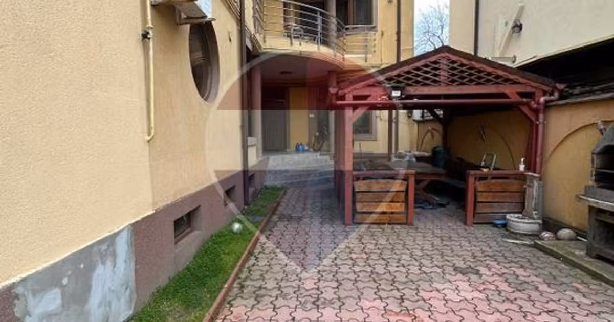 Apartament de vânzare cu 4 camere în zona Central, Craiova
