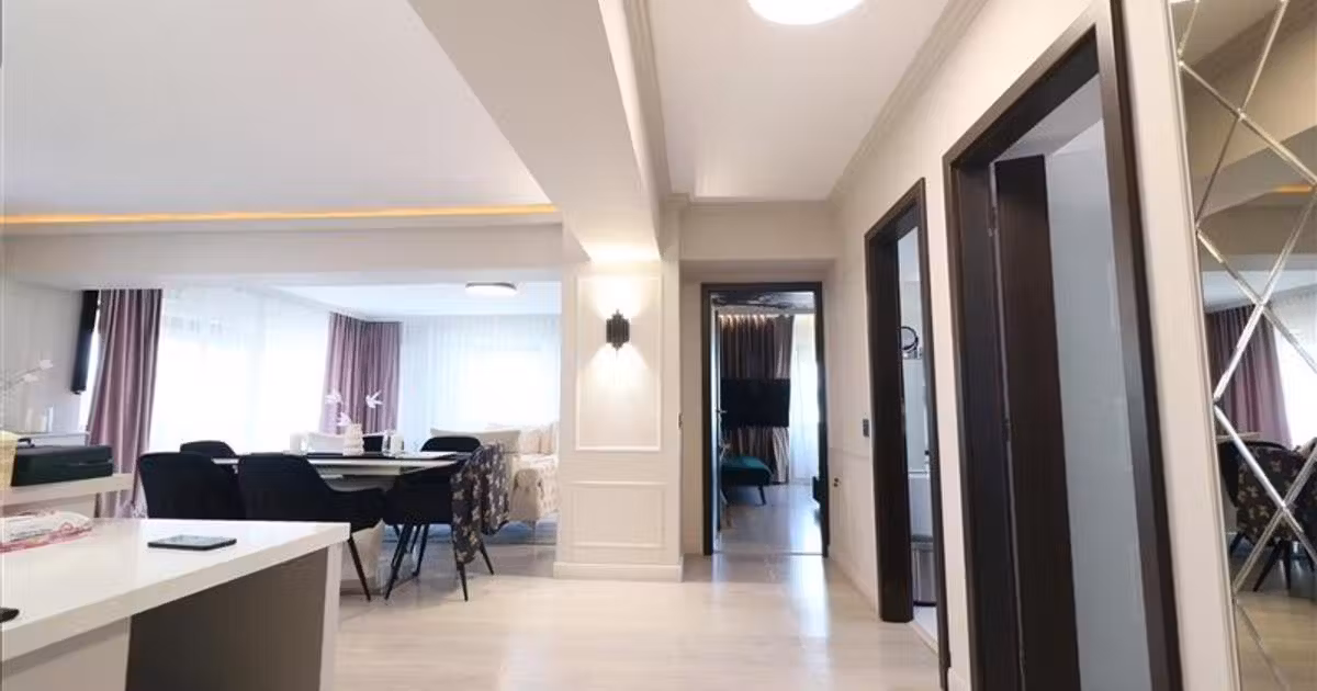 Penthouse de vânzare cu 3 camere, mobilat în zona Palat, Iași