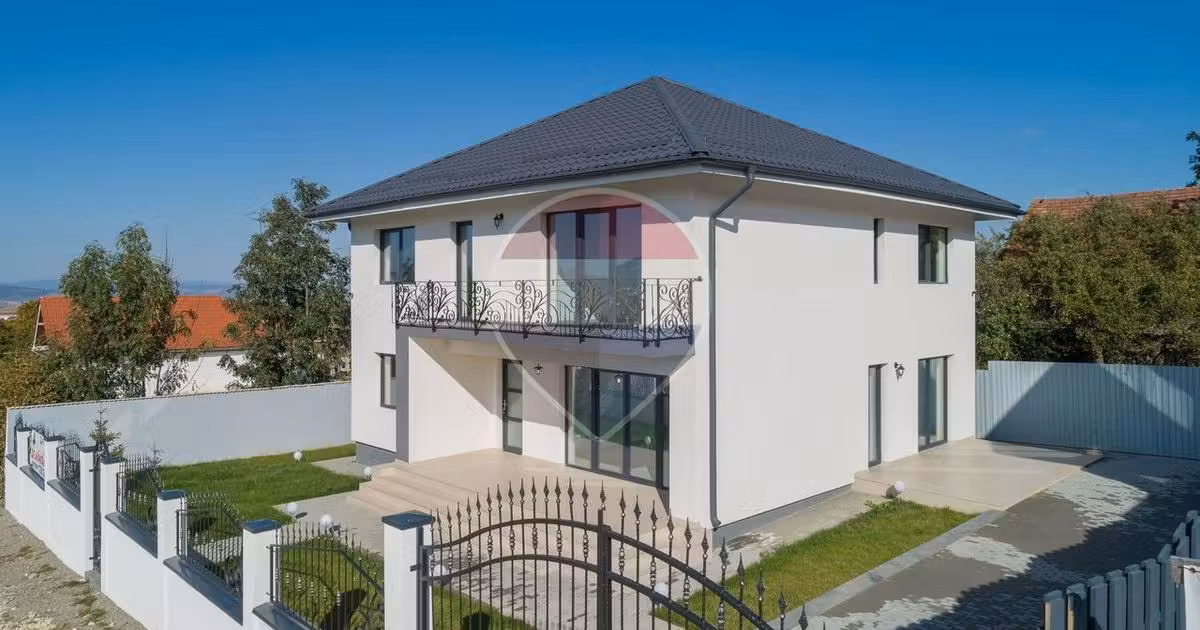 Casă individuală de vânzare cu 5 camere în Săcele