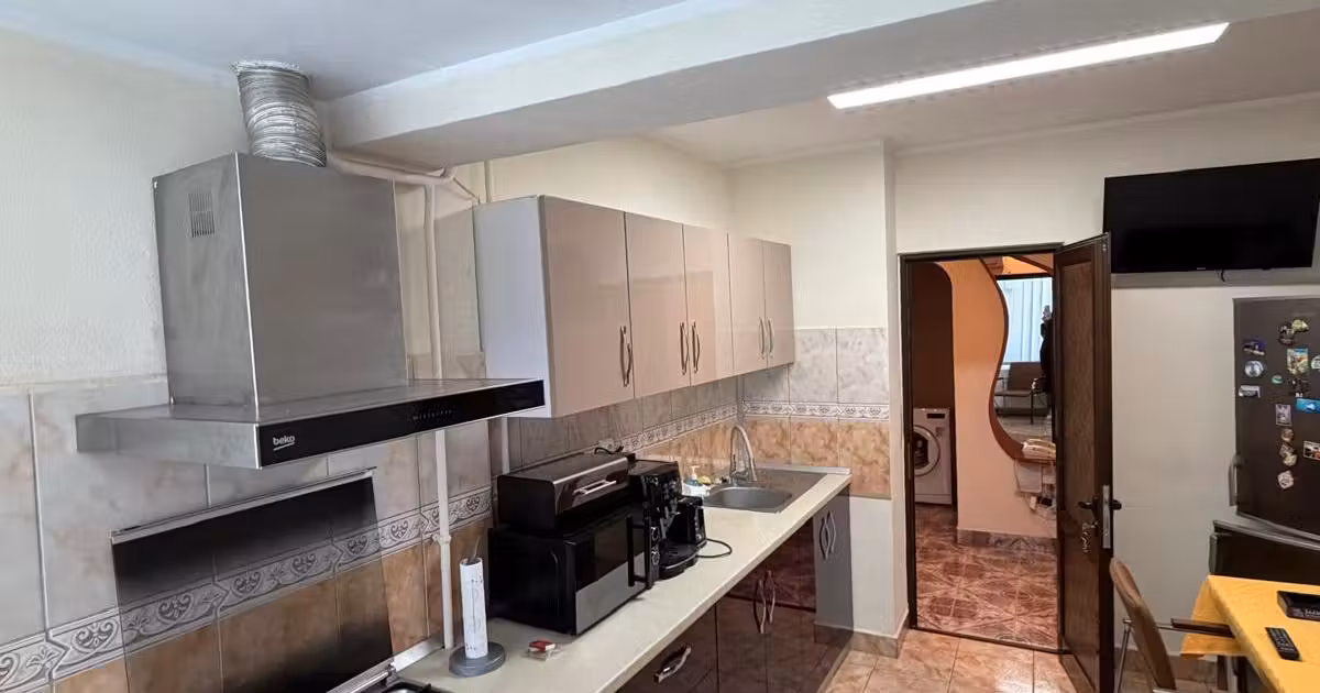 Apartament de vânzare cu 3 camere în zona Mazepa 2, Galați