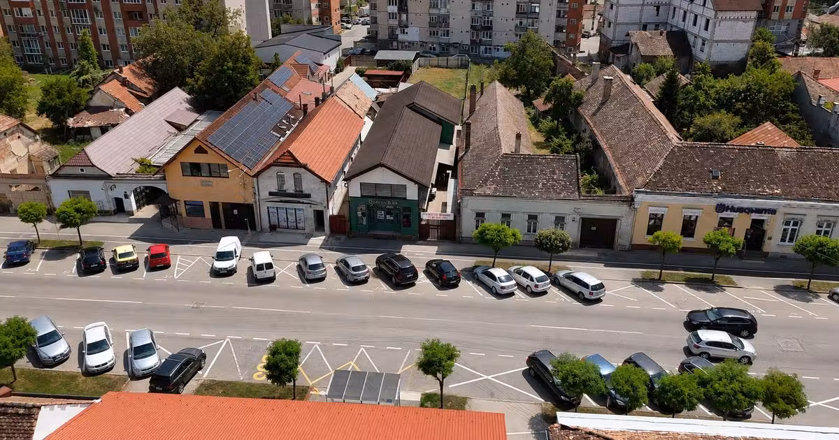 Casă individuală de vânzare cu 6 camere în Aiud