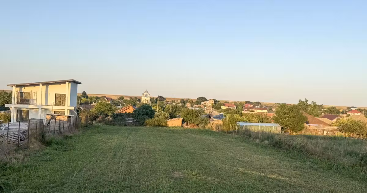 Teren Construcții intravilan de vânzare de 2000 mp, în Corbu