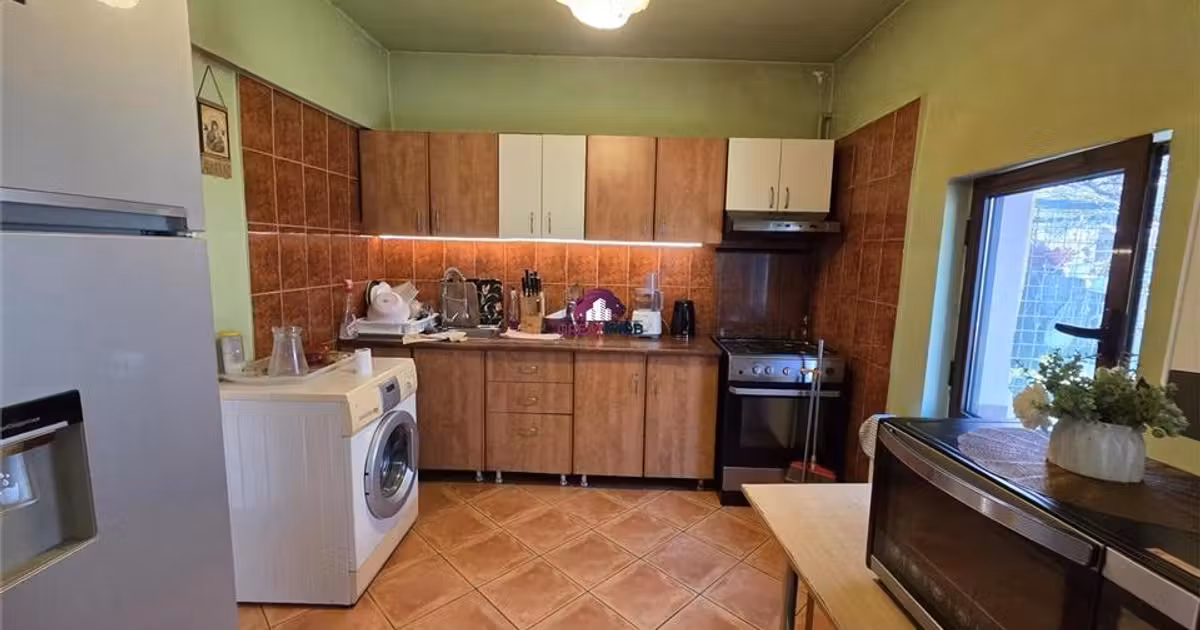 Casă de vânzare cu 3 camere în zona Pantelimon, Sector 2