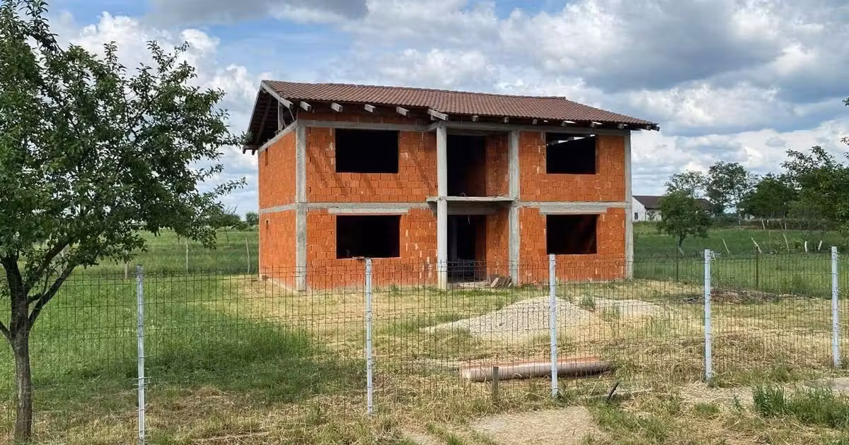 Casă de vânzare cu 4 camere în Bicaci