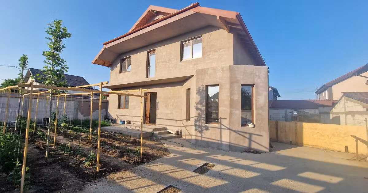 Casă de vânzare cu 5 camere în Lumina