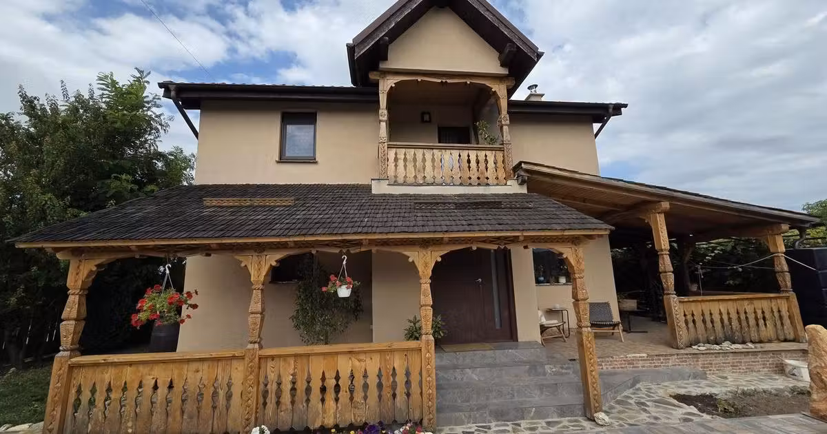 Casă individuală de vânzare cu 4 camere, mobilată în Podu Oltului