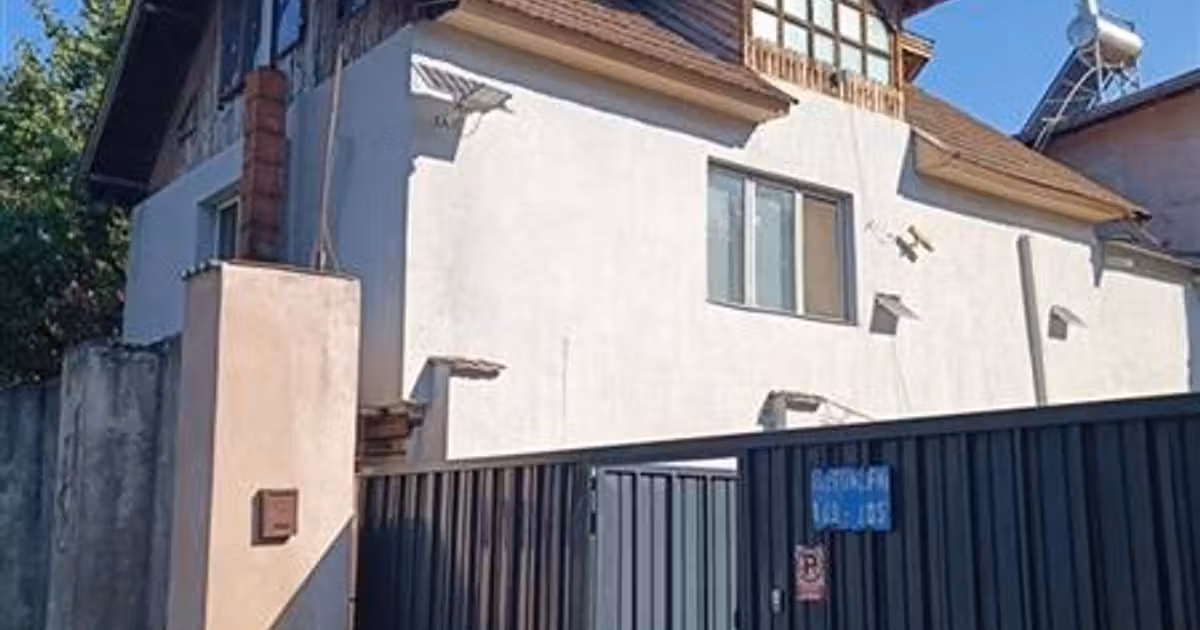 Casă de vânzare cu 10 camere în zona Fundeni, Sector 2