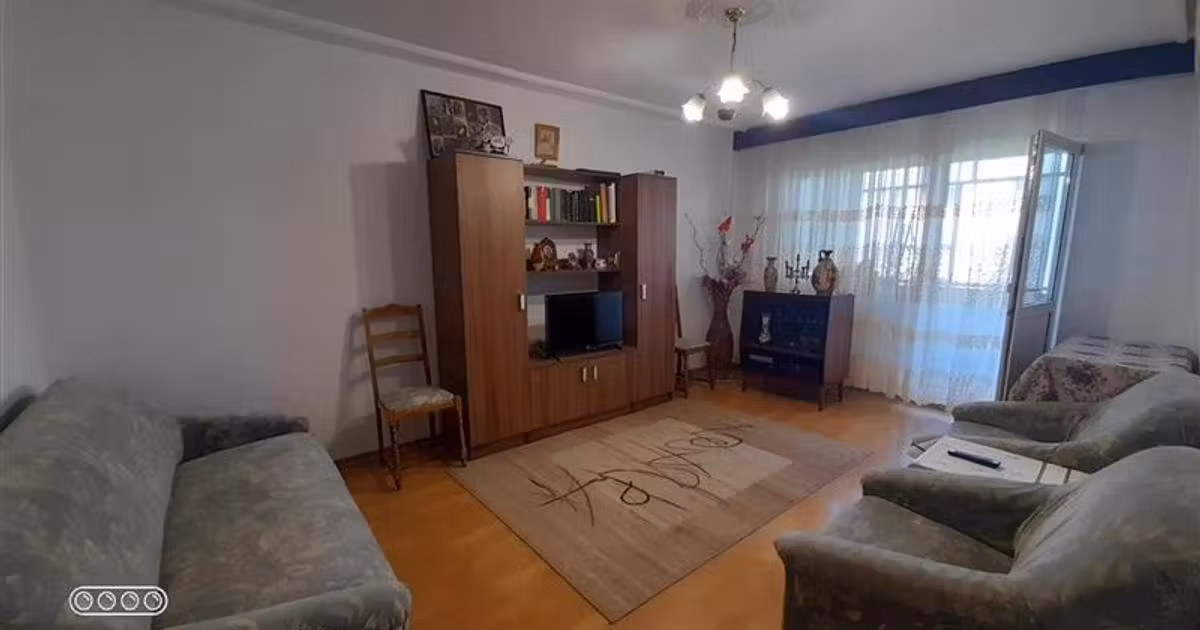 Apartament de vânzare cu 3 camere în zona Malu Roșu, Ploiești