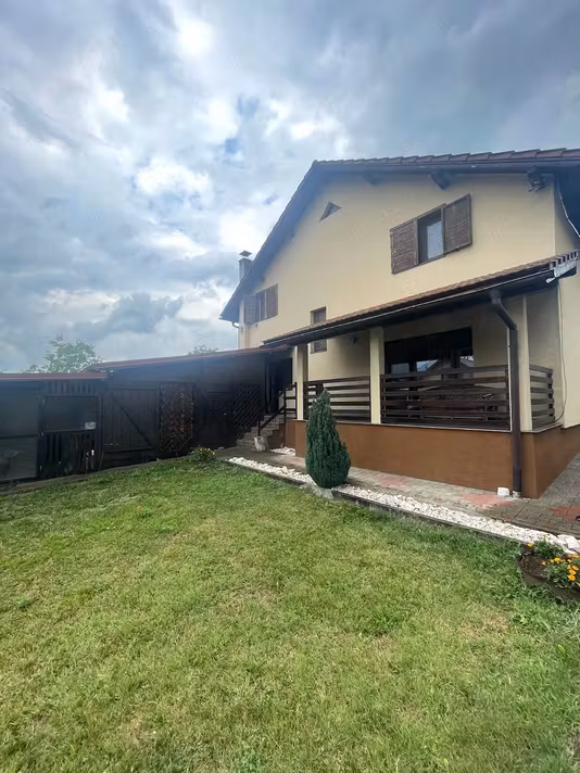 Casă Urisor