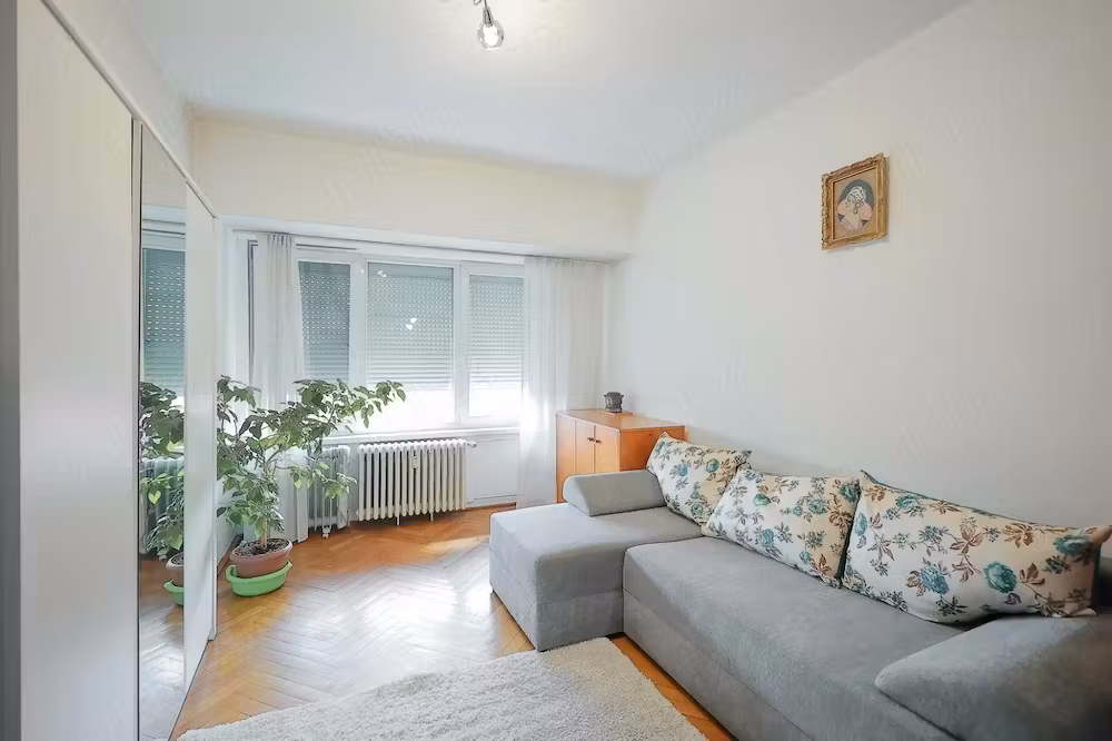 Apartament 3 Camere, Ultracentral, De Închiriat 500 euro pe lună.