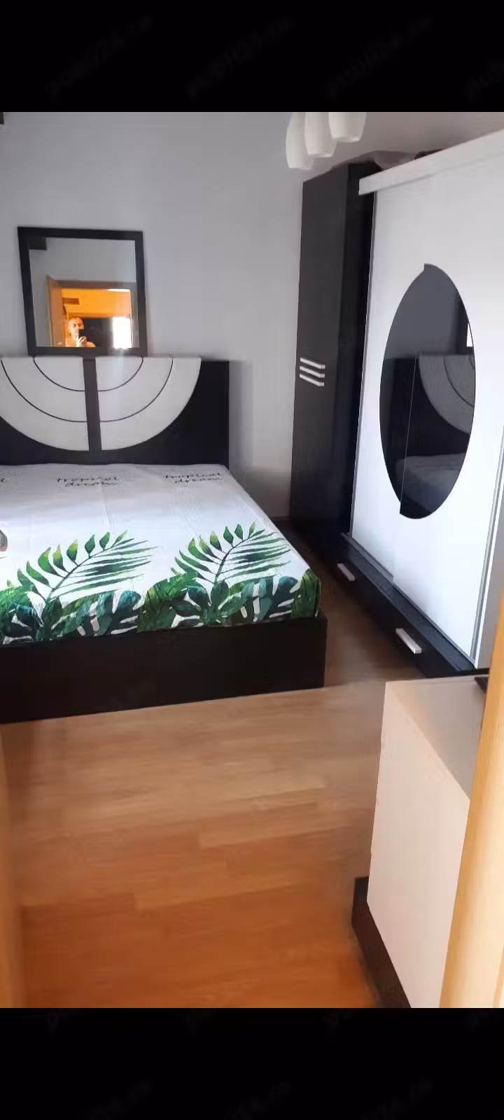 Închiriez Apartament 3 camere.