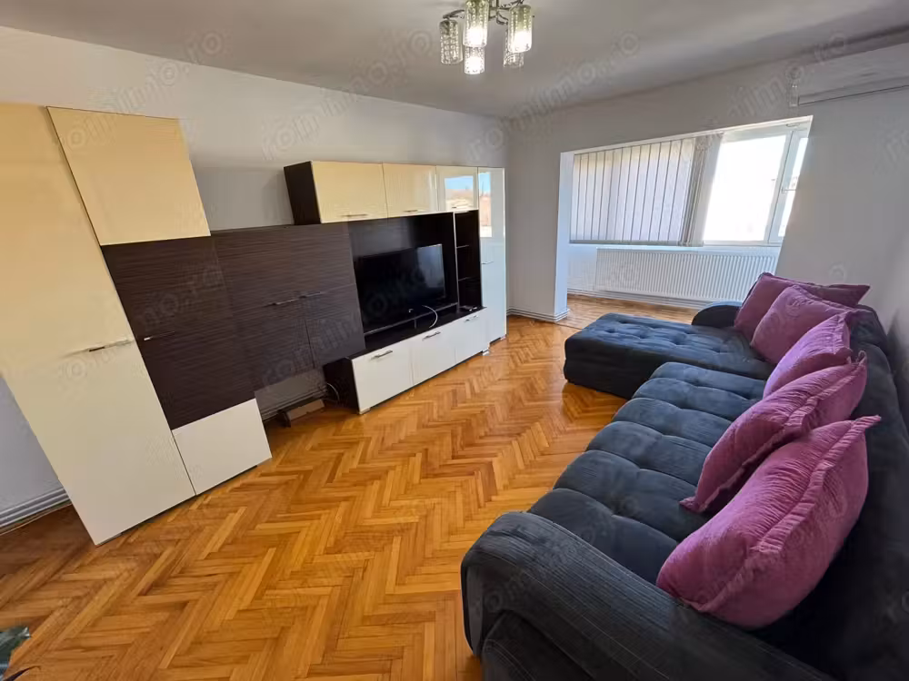 Ap cu 3 camere zona Girocului