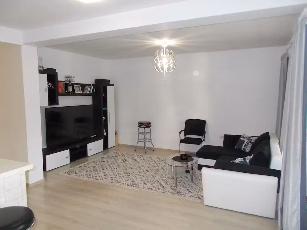 Casă · 5 camere · 180 m², Ianova, Recaș
