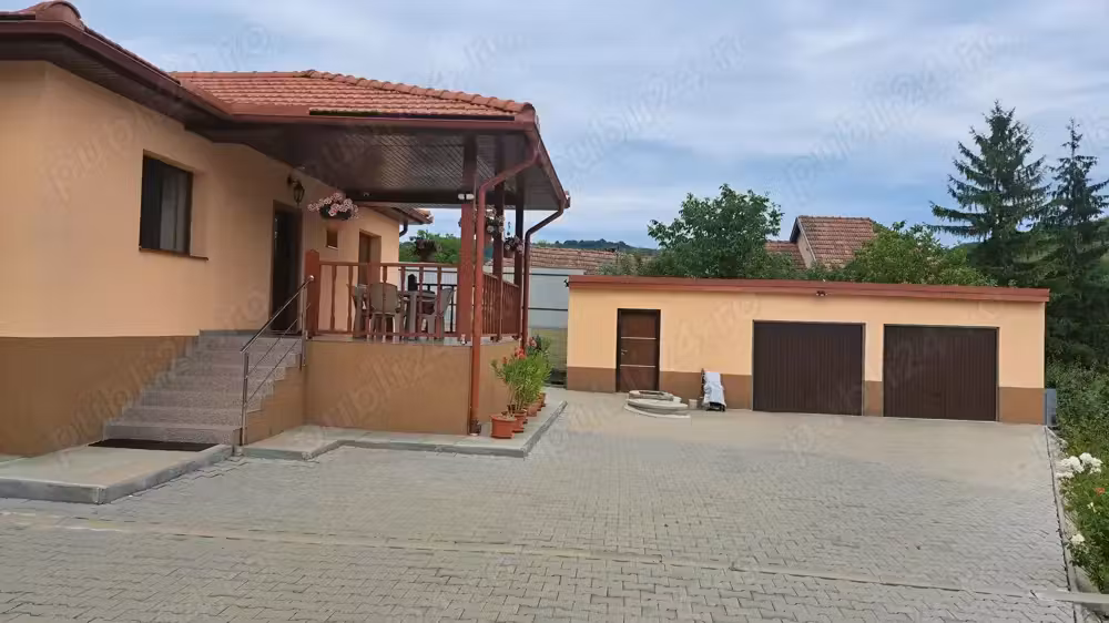 Vind casa Ceuasu de Cimpie 4 camera, living+bucatarie, bucataria mica,2 bai,2 garai,2 terasa 2 anexe