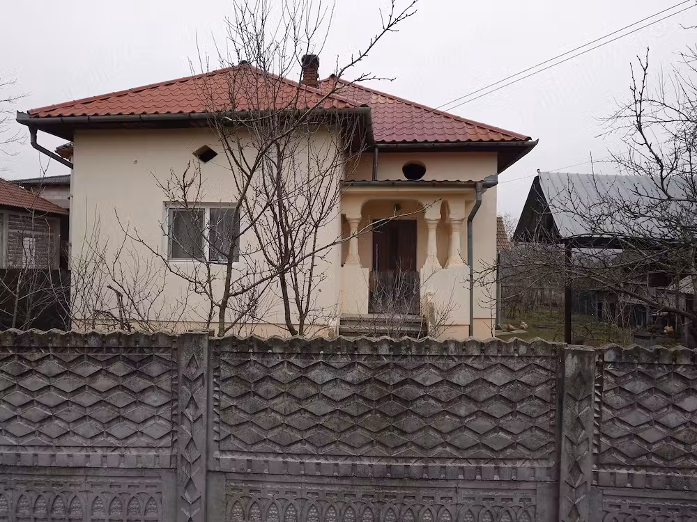 Vand casa solida in Com Gradistea- Jud. Valcea