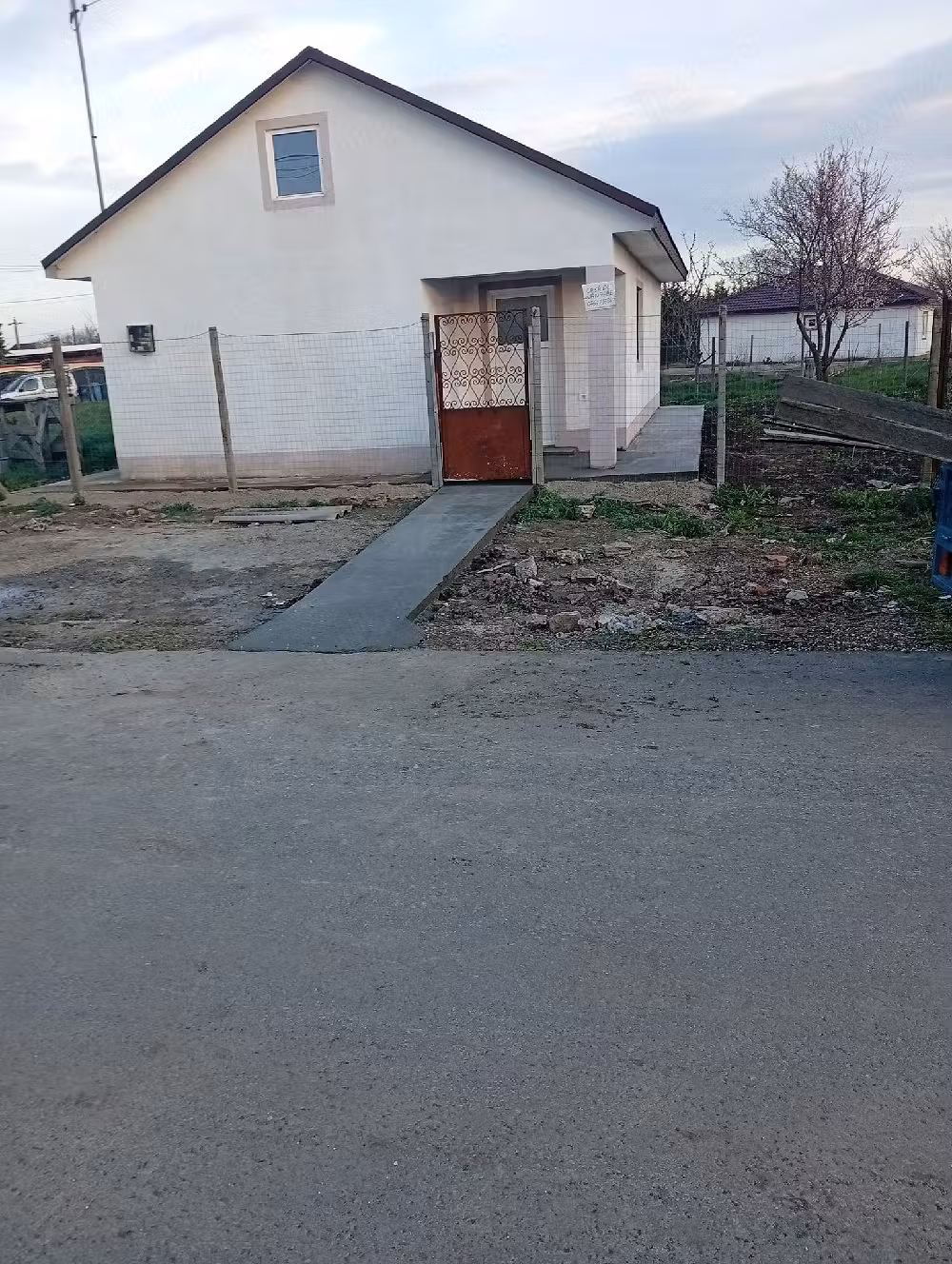 Casa de vanzare pe strada Locotenent Sandulescu