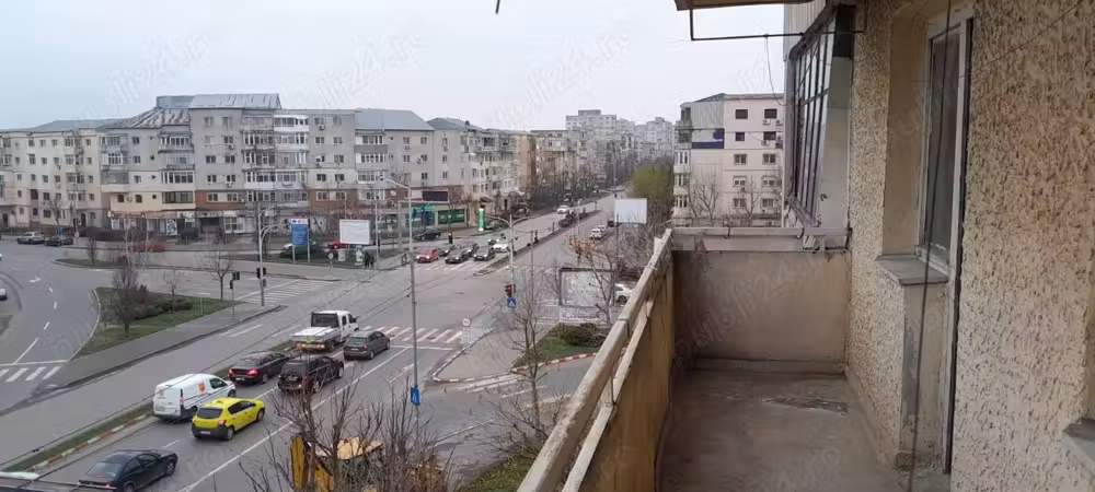 Vând Apartament decomandat 4 camere în Alexandria, pe str. București la intersecție cu Str. Ghica