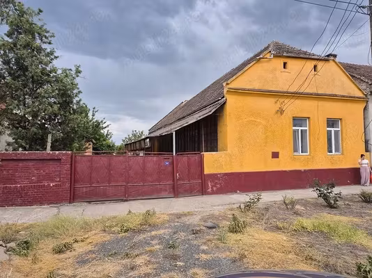 Casă Centrul Satului