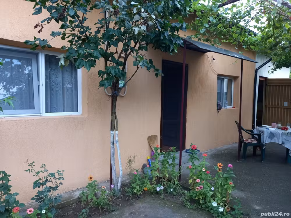 Schimb casă de cărămidă  cu apartament 2 camere si o diferenta