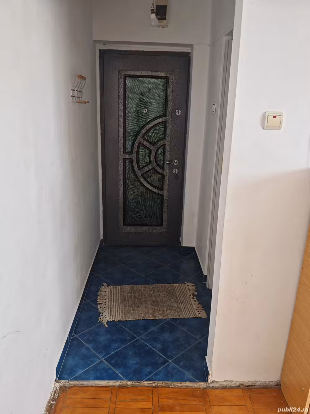 Vând apartament cu 2 camere semidecomandat etaj 4 complect mobilat și utilat