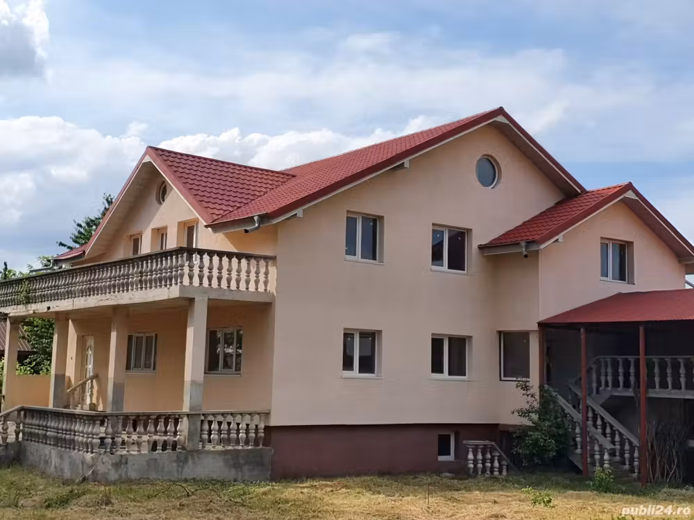 Vila de vanzare S+P+M in Horia