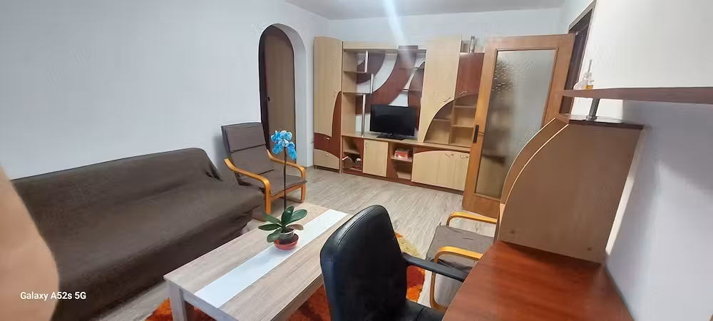 Închiriez apartament 2 camere zona Lunca Reșița.