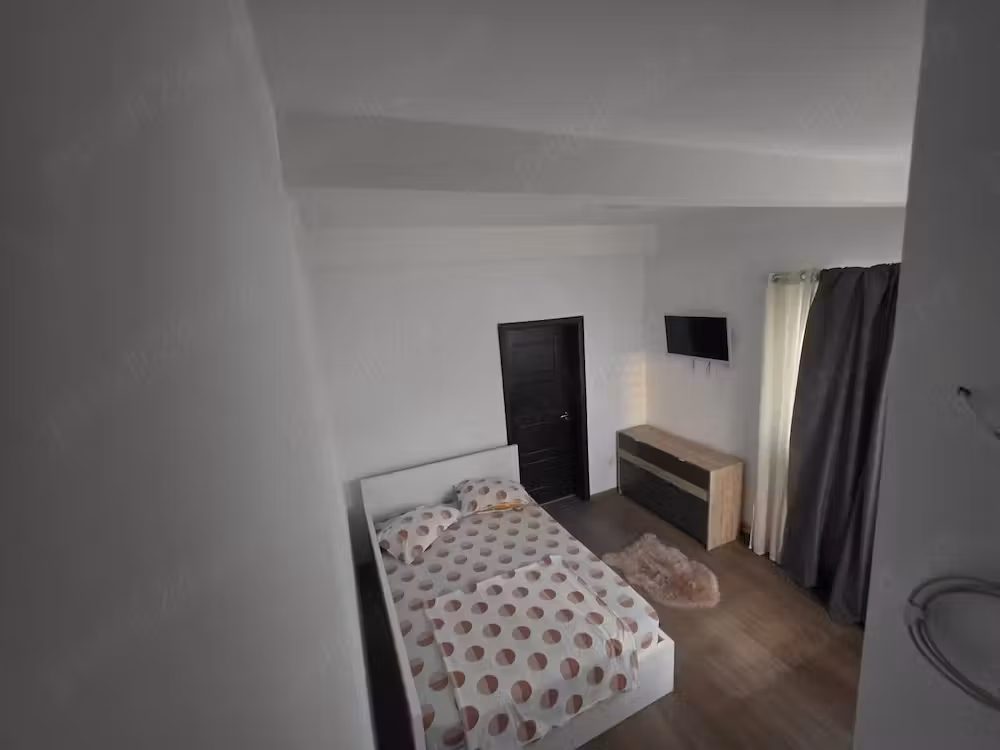 Inchiriez apartament cu 2 camere