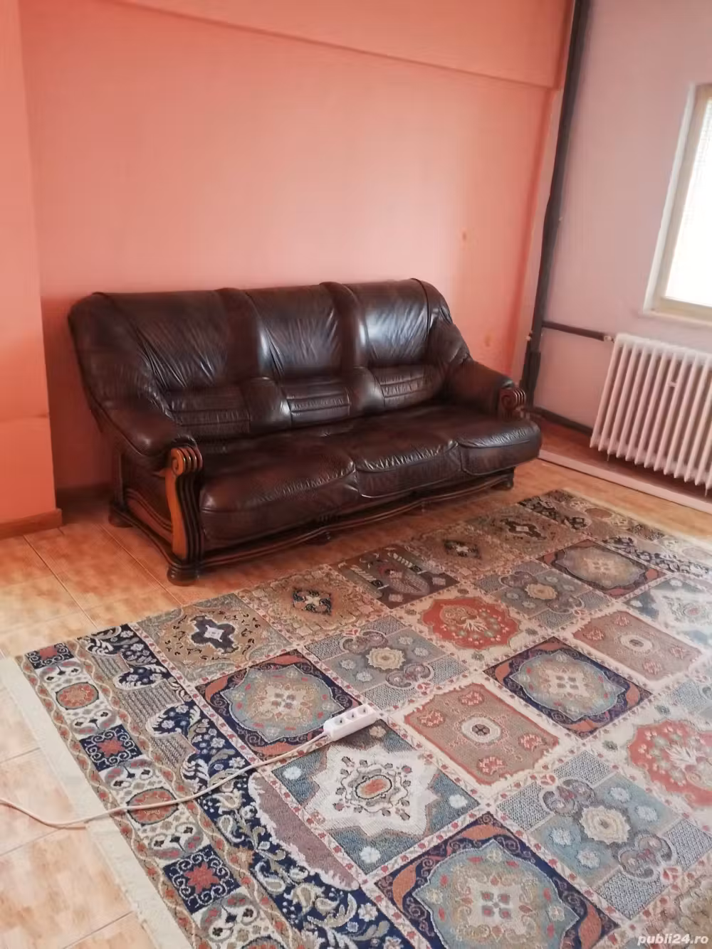 Vand apt trei camere