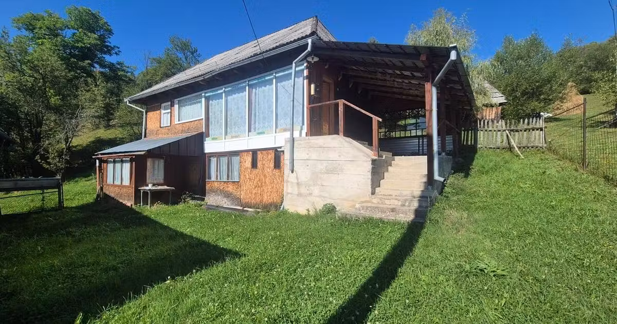 Casă individuală de vânzare cu 3 camere în Mogoș