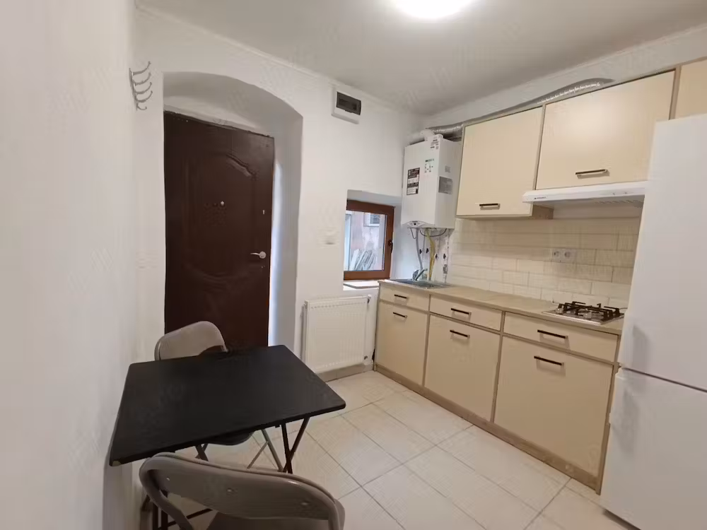 Închiriez garsonieră central