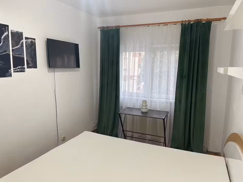 Inchiriez apartament