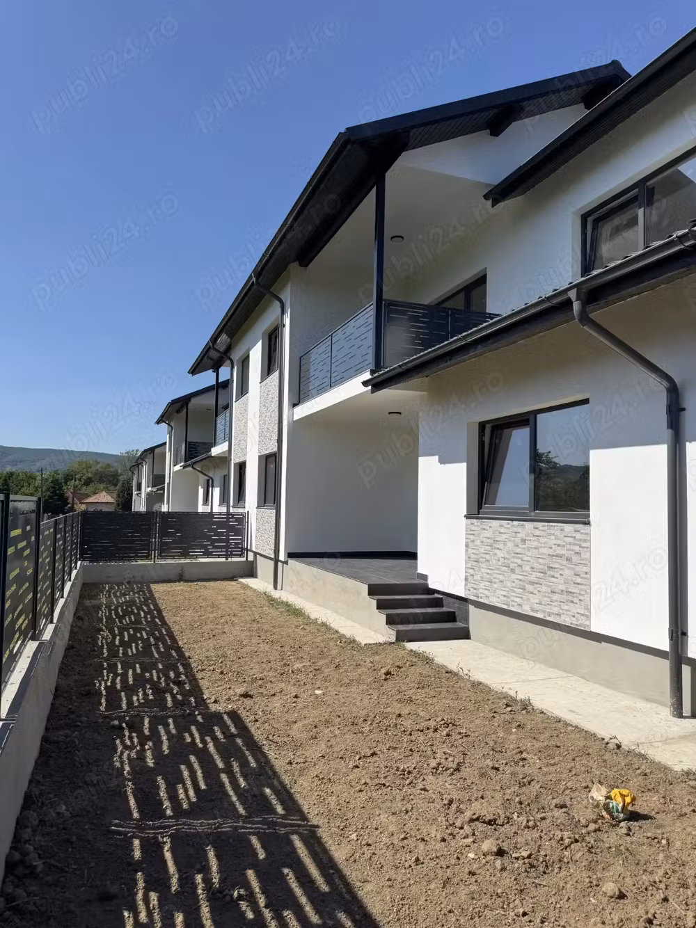 Apartament cu curte și loc de parcare inclus!