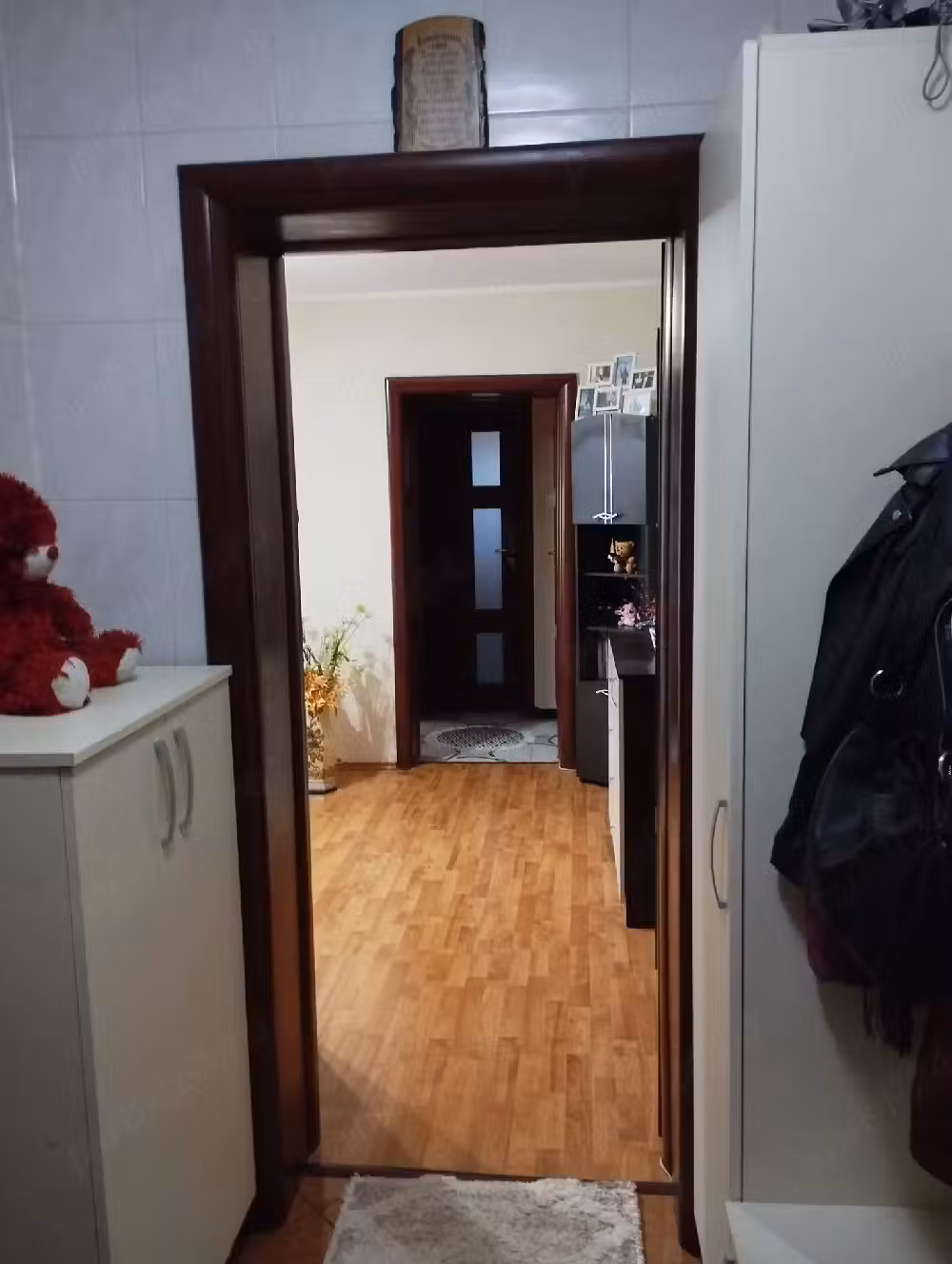 Vând apartament  cu 2 camere,semidecomandat.