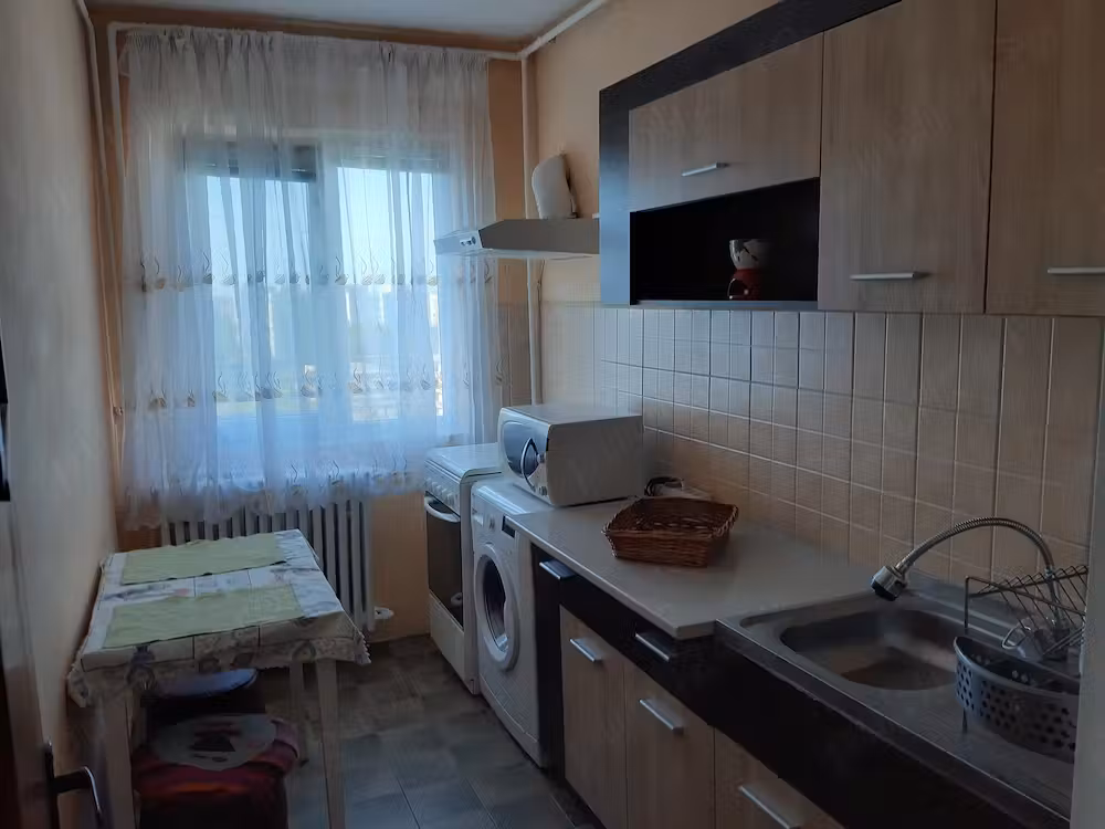 Vand apartament cu 3 camere, etaj 10 - ideal pentru investitie sau locuinta