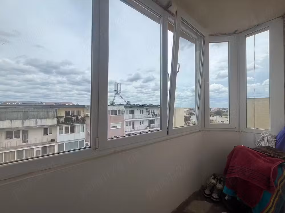 Vând apartament cu 4 camere