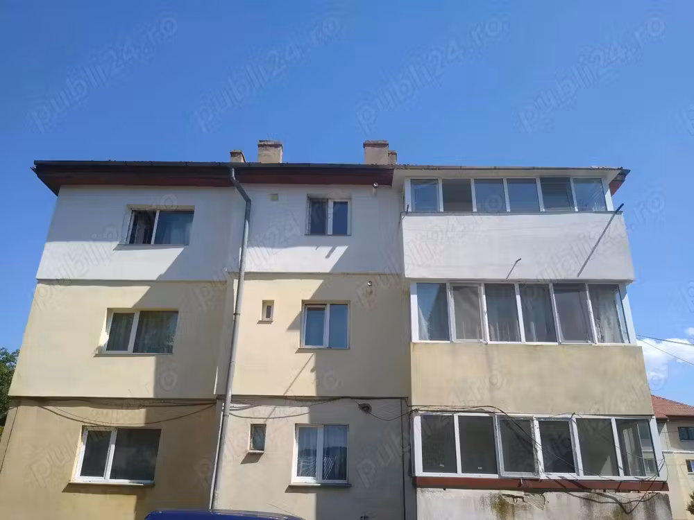 Apartament de vânzare 3 camere decomandat Tăbăcari