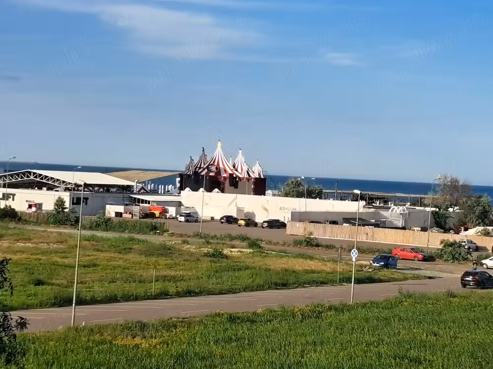 Închiriez apartament 3 camere Mamaia Nord zona Sammerlain