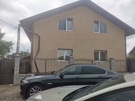 Casă Tarlungeni