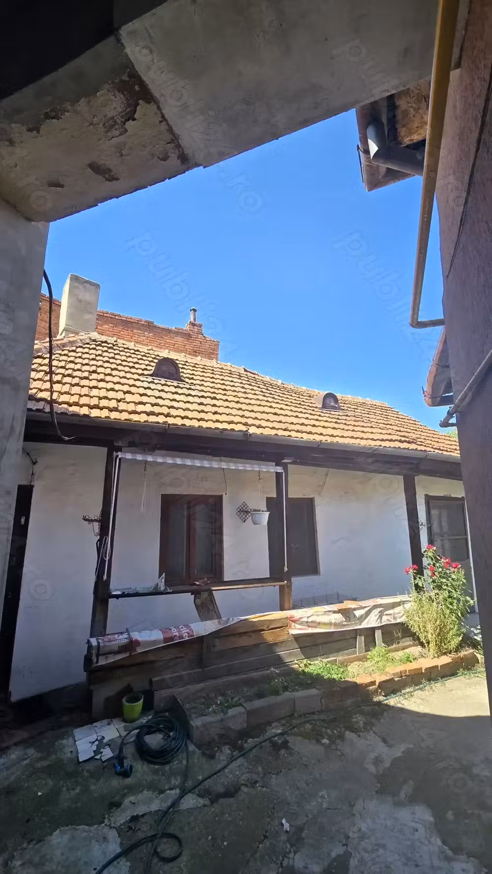 Casă la curte comună - Zonă centrală Tudor Vladimirescu