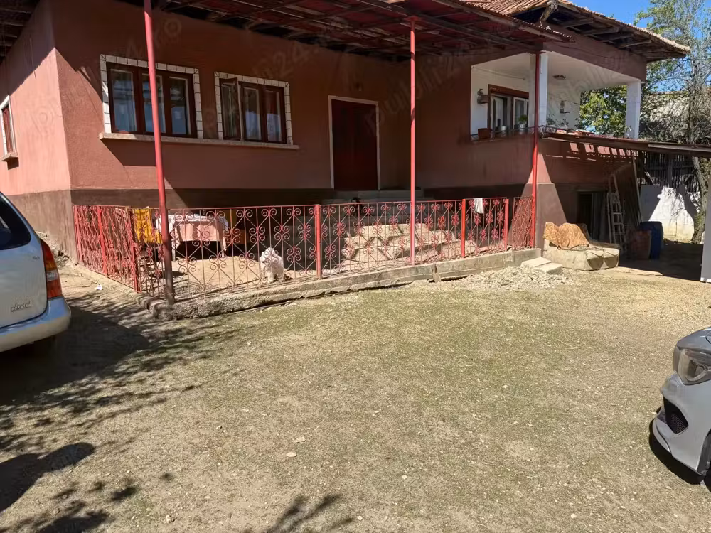Proprietar,vind casă cu teren,acte la zi,situată în sat Paltinisu comuna Căzănești,judet Mehedinți