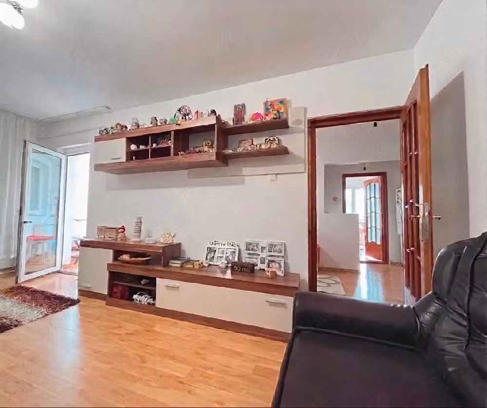 Vand Apartament cu 2 camere Decomandat.Zona alexandru cel bun. Iași