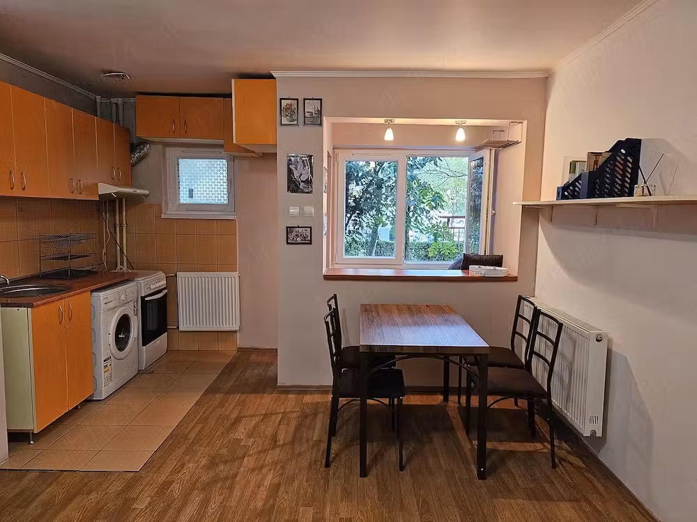 Vând apartament Moldovita, Sector 4, București