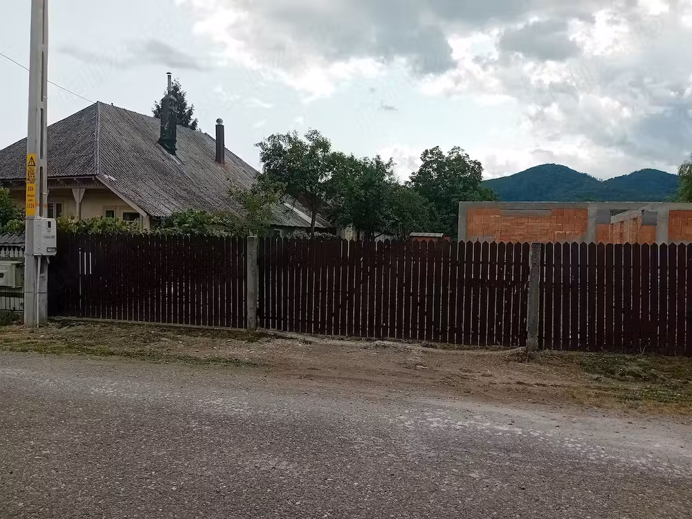 Casa constructie la rosu+ 1450m de teren